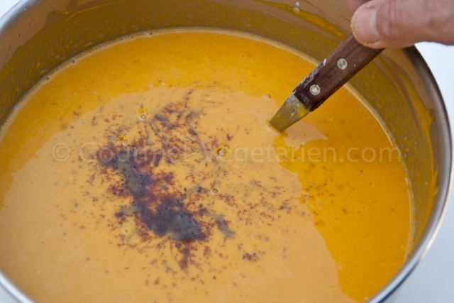 Remuer purée et jus Remuer purée et jus