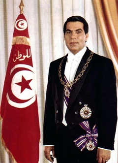 Tunisie : Président Ben Ali, biographie de celui qui est présenté aujourd'hui comme un dictateur Tunisie : Président Ben Ali, biographie de celui qui est présenté aujourd'hui comme un dictateur