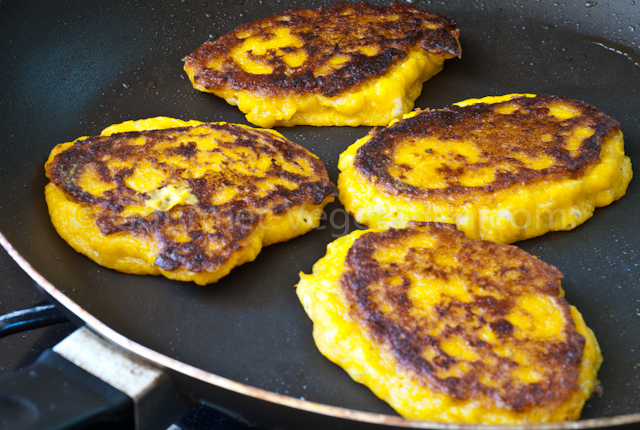 Galettes dans la poêle Galettes dans la poêle